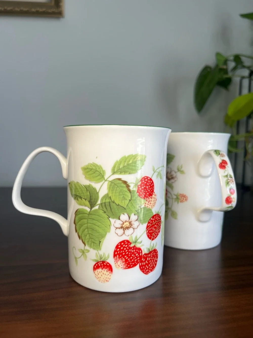 2 'Strawberry Fruit Garden' 1990 mugs. Roy Kirkham fine bone china. - Picture 10 of 13